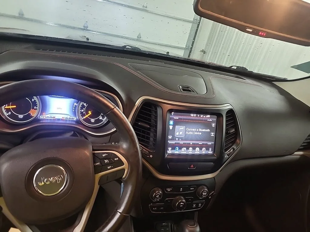 Used 2014 Red Jeep Trailhawk image 8