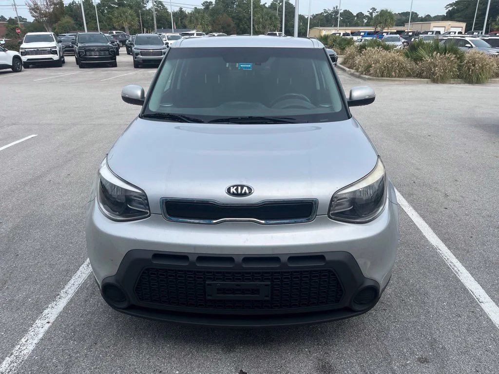 Used 2014 Silver Kia Plus image 3