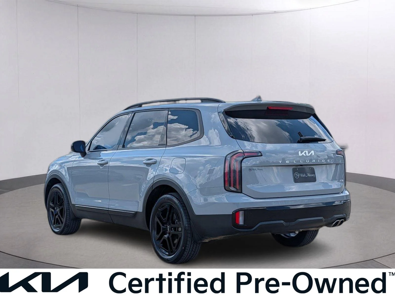 Used 2024 Wolf Gray Kia SX X-Line image 3