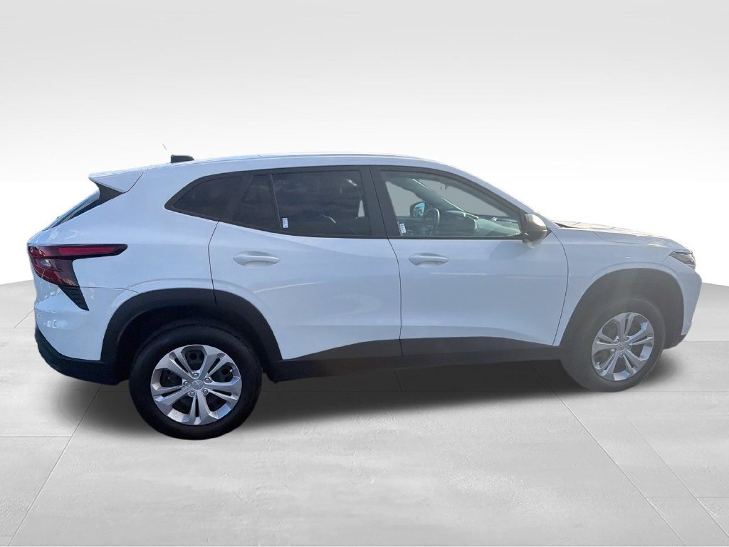 Used 2025 White Chevrolet LS image 6