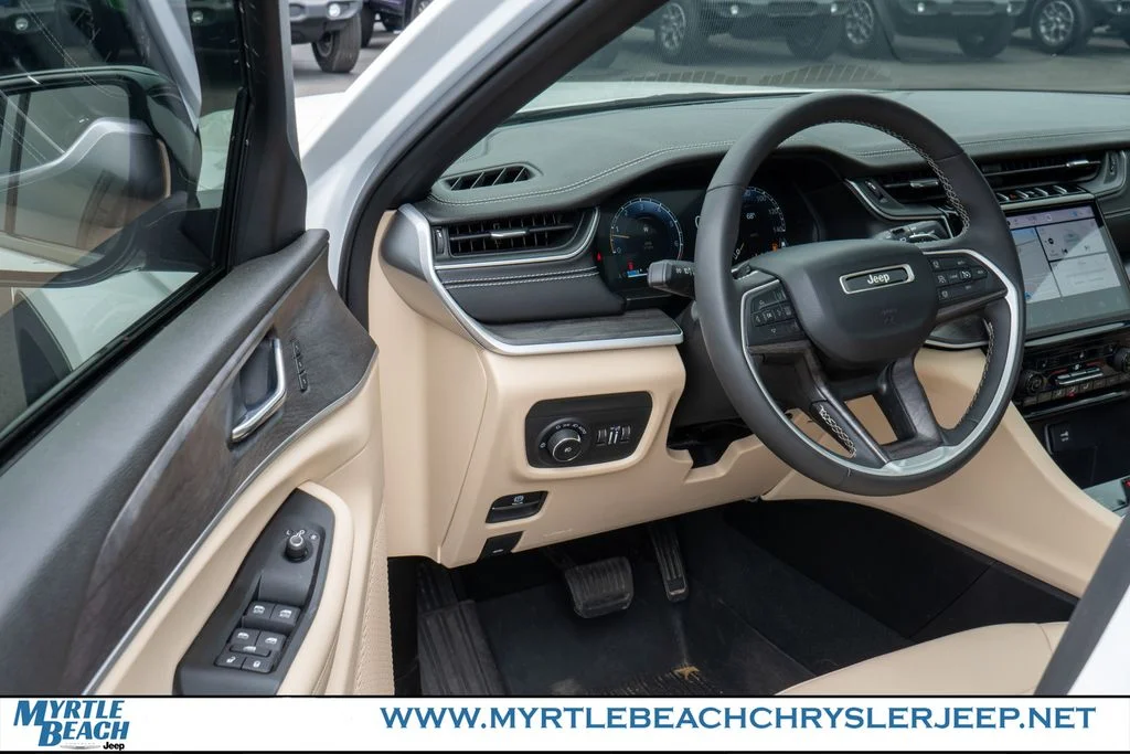 Used 2024 Bright White Clearcoat Jeep Limited image 17