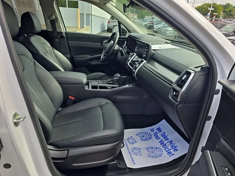 Used 2021 White Kia S image 34