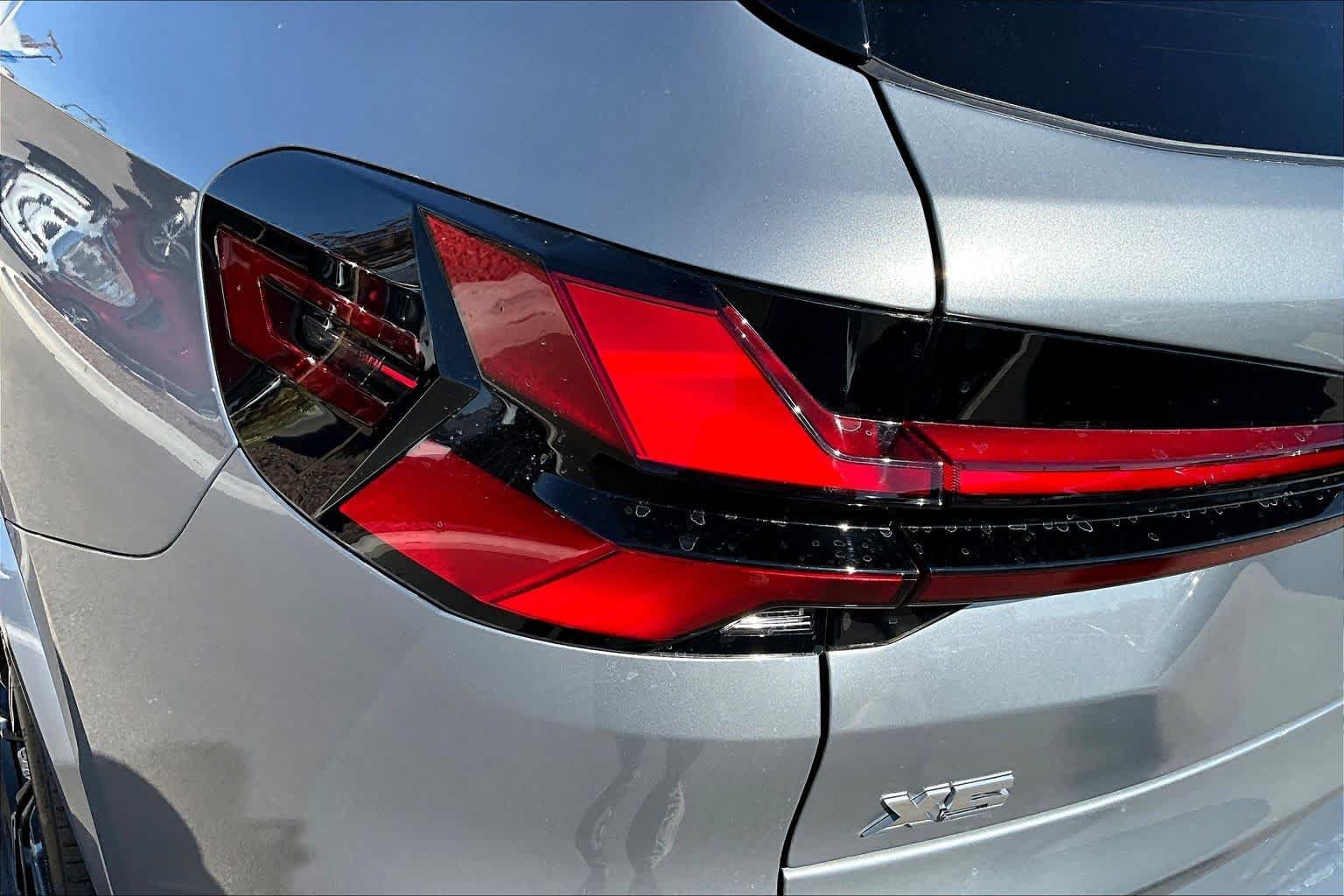 New 2026 Skyscraper Grey Metallic BMW M60i image 14