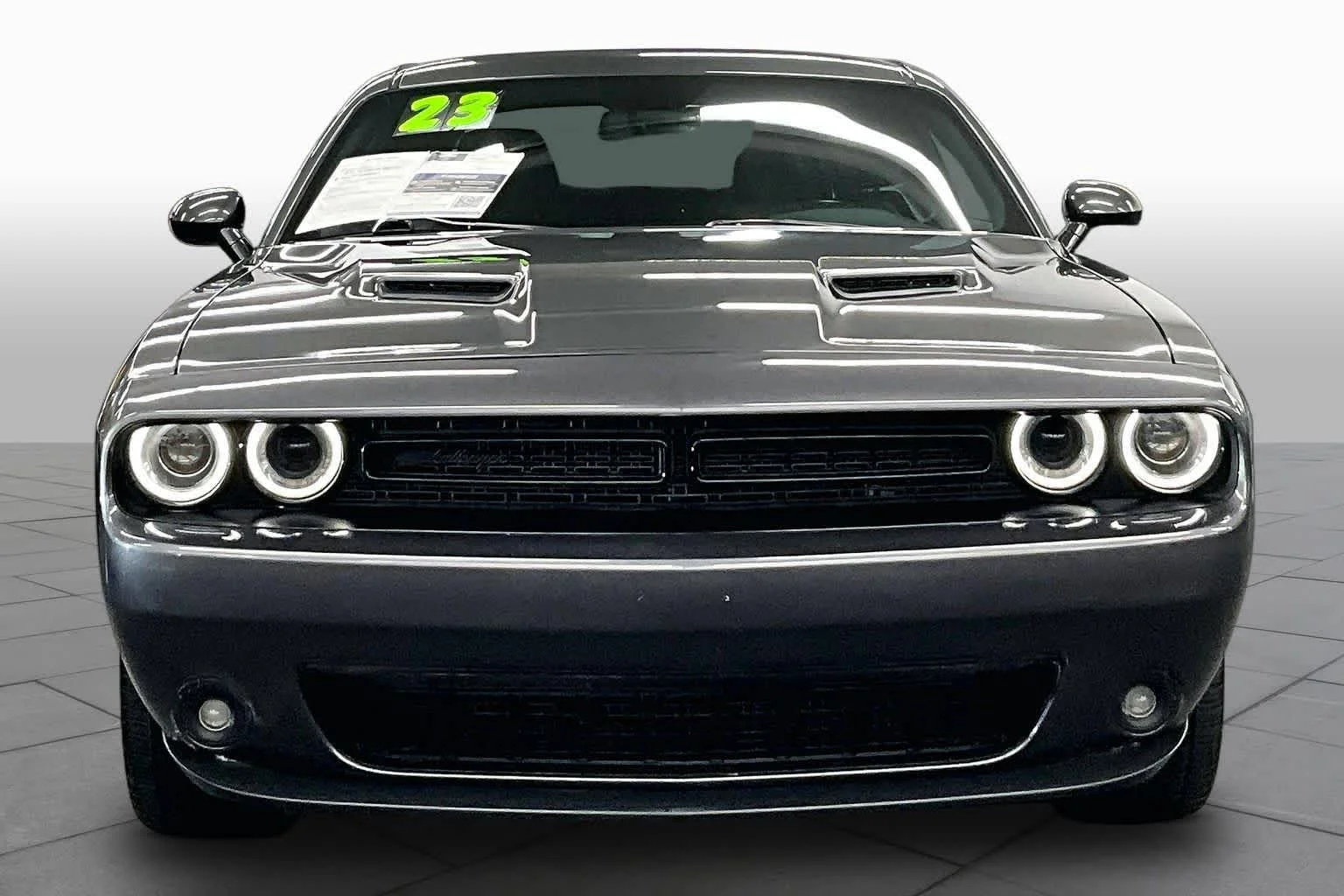 Used 2023 Granite Pearlcoat Dodge SXT image 3