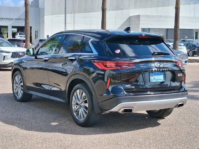 Used 2023 Black INFINITI PURE image 4