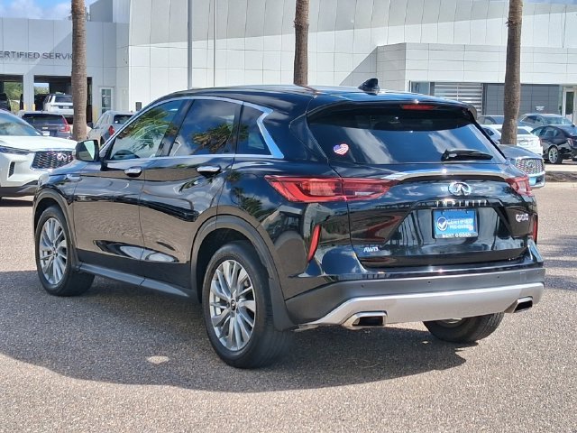 Used 2023 Black INFINITI PURE image 4