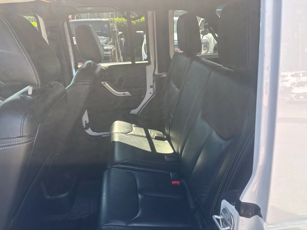 Used 2017 White Jeep Unlimited Sahara image 12