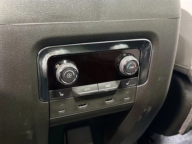 2025 Chevrolet Suburban Premier - Photo 31