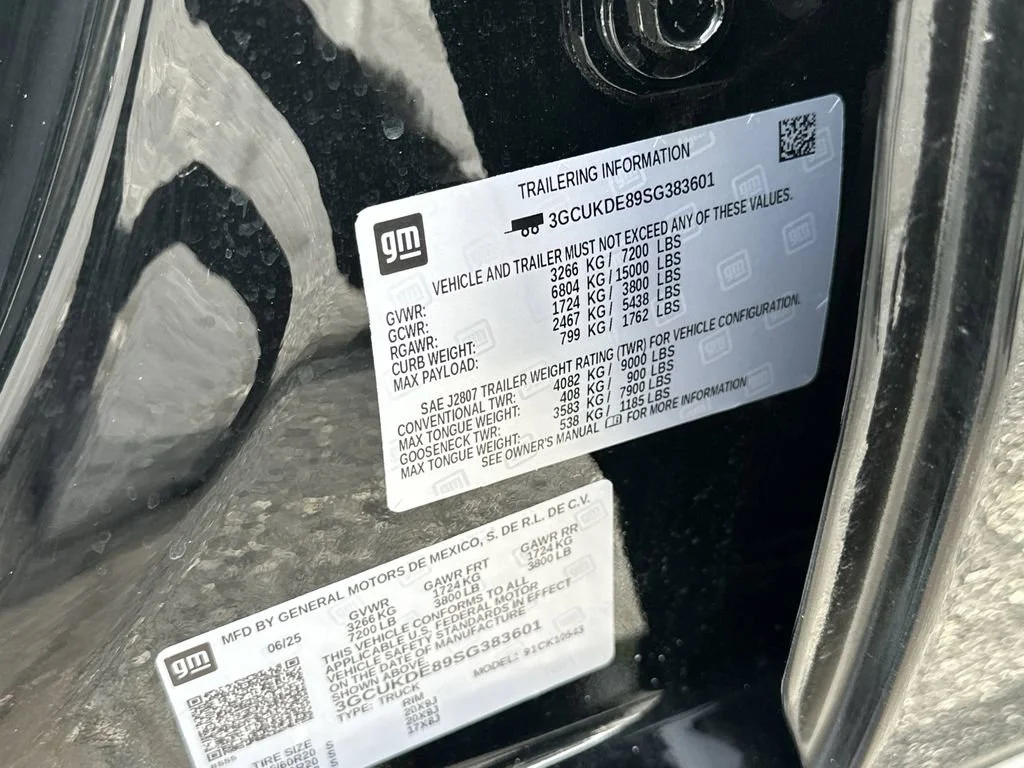 Used 2025 Black Chevrolet LT image 26