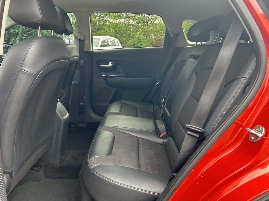 Used 2022 Orange Kia LXS image 22