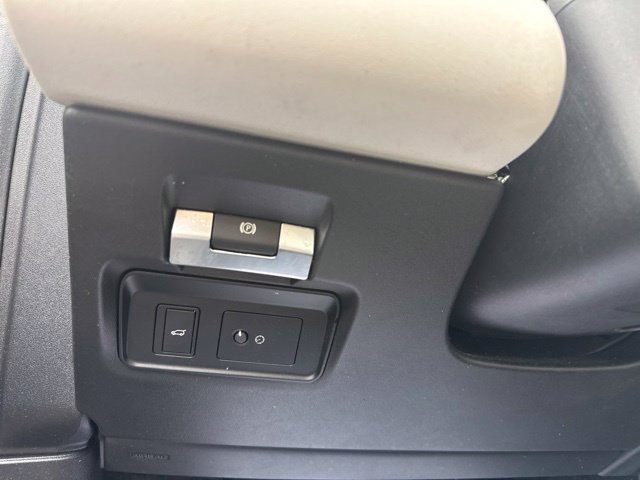 Used 2021 Santorini Black Metallic Land Rover S image 12