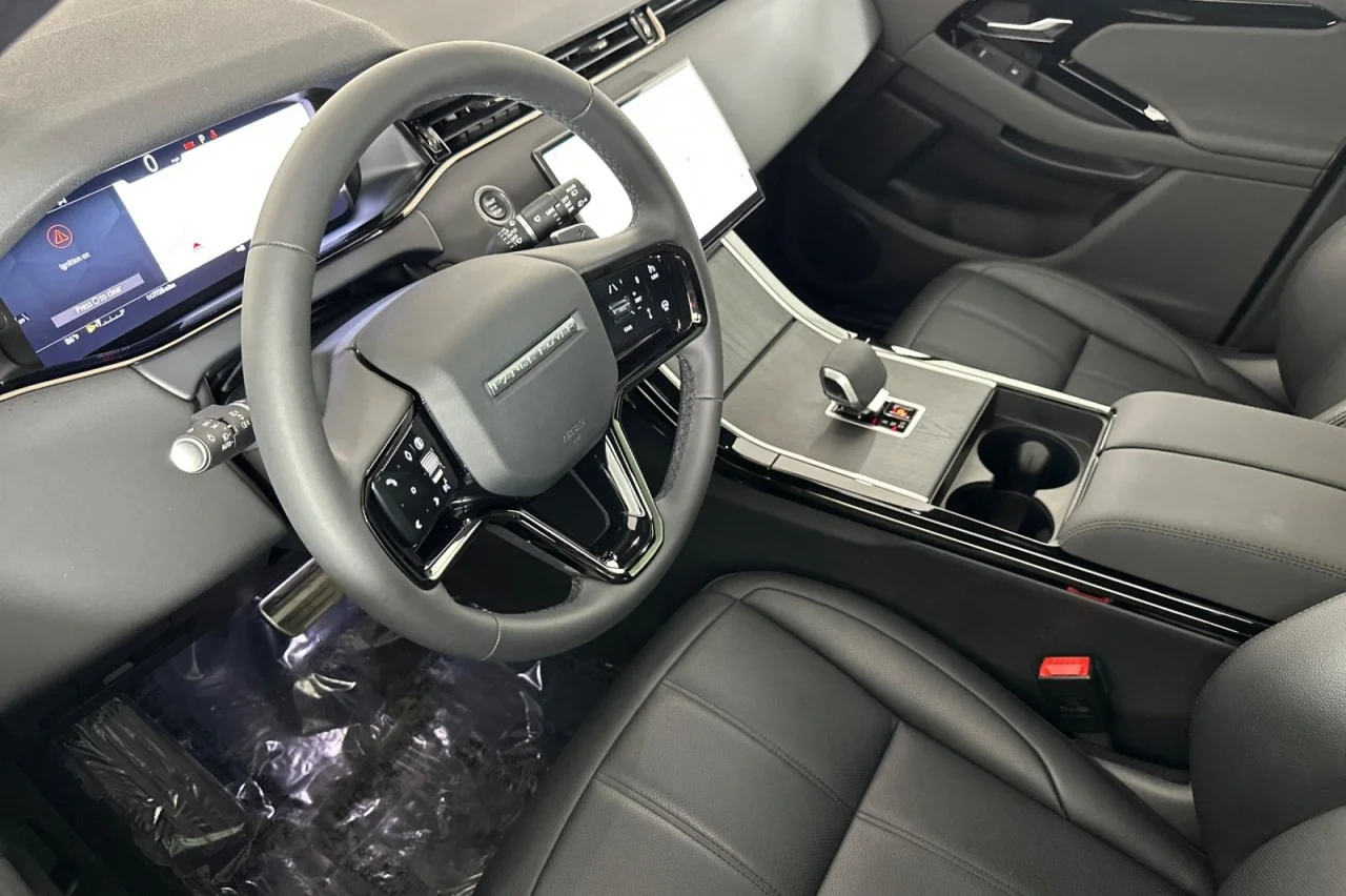 Used 2024 WHITE Land Rover Dynamic SE image 9