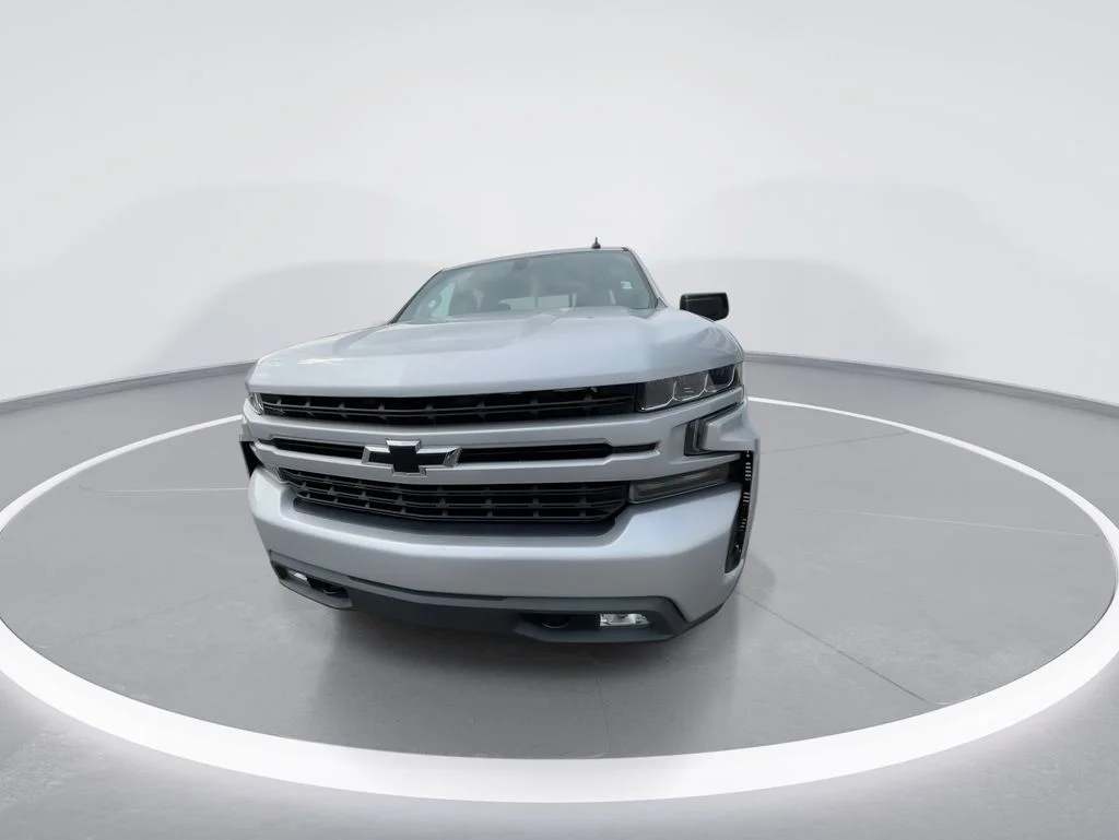Used 2019 Silver Chevrolet RST image 3