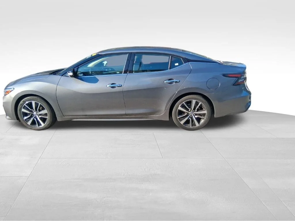 Used 2022 Gray Nissan SV image 8
