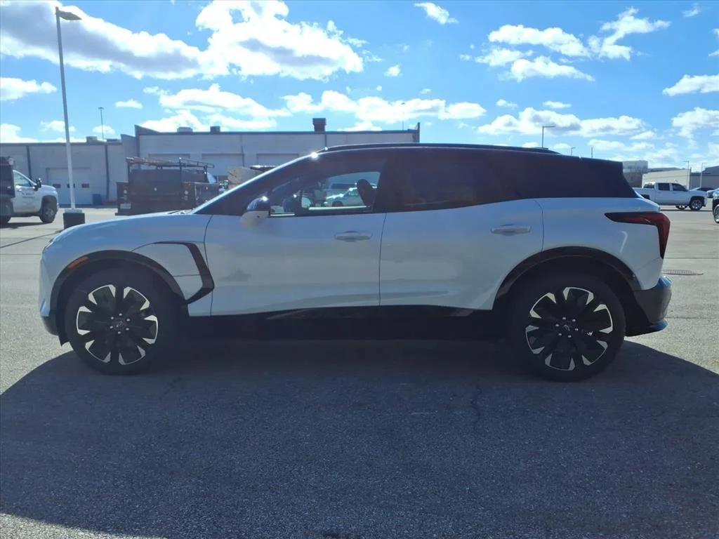 New 2026 Polar White Tricoat Chevrolet RS image 3