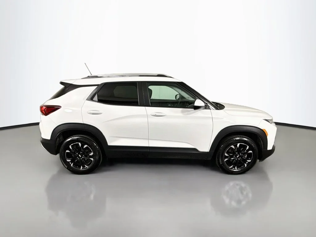 Used 2023 White Chevrolet LT image 8