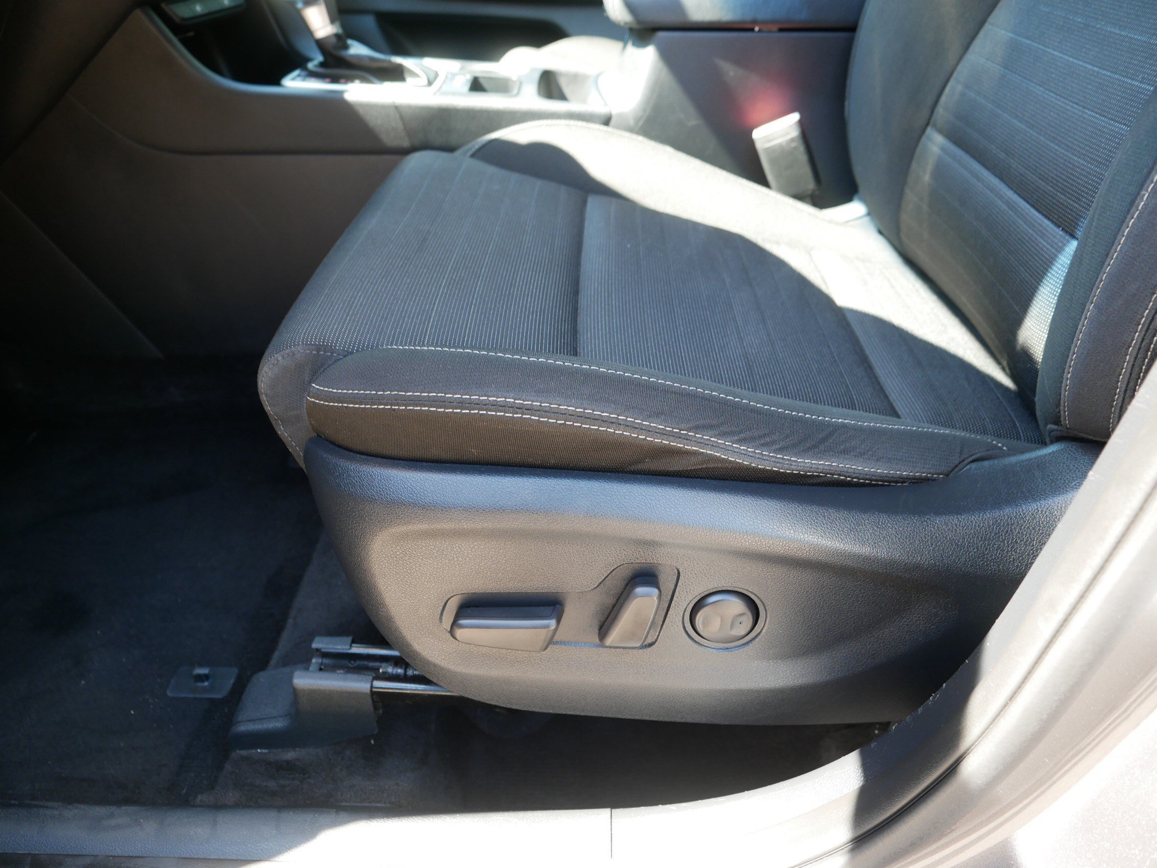 Used 2017 Mineral Silver Kia LX image 20