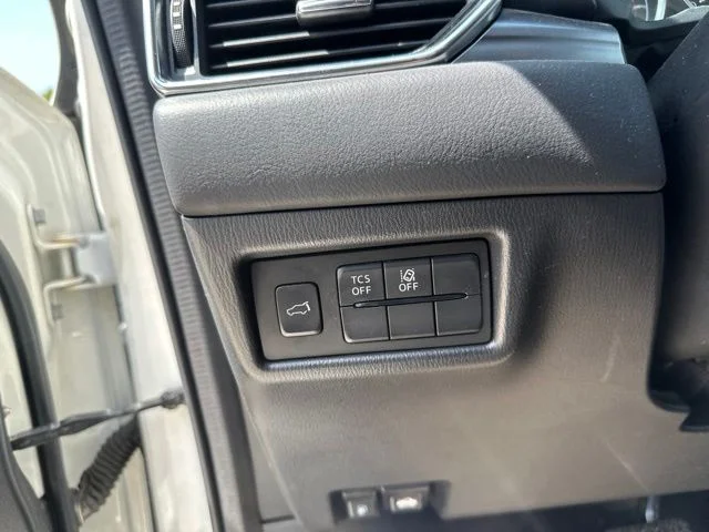 Used 2018 White Mazda Touring image 20