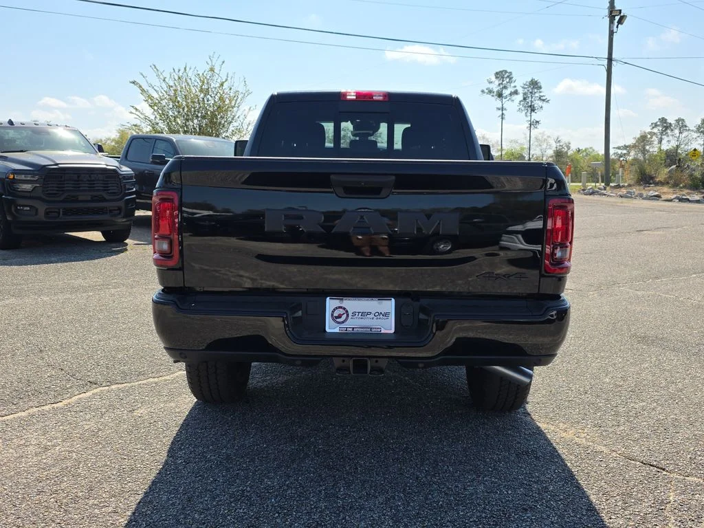 New 2026 Diamond Black Crystal Pearl-Coat Exterior Paint RAM Tradesman image 5