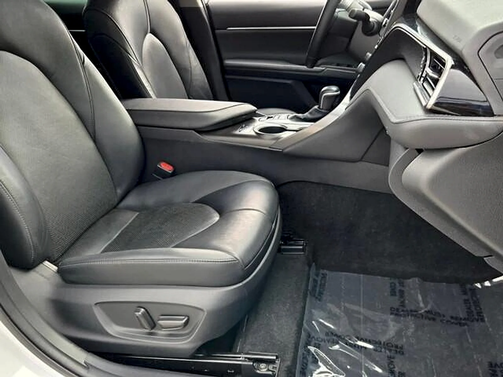Used 2021 Wind Chill Pearl Toyota XLE image 16
