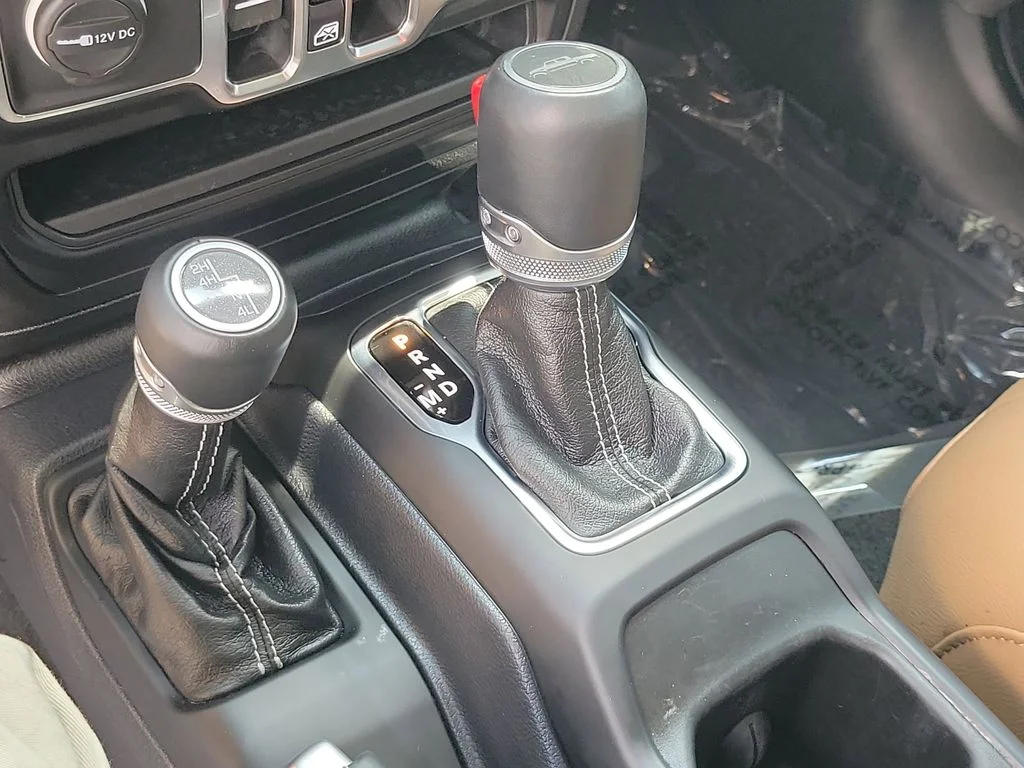 Used 2021 Black Clearcoat Jeep Overland image 25