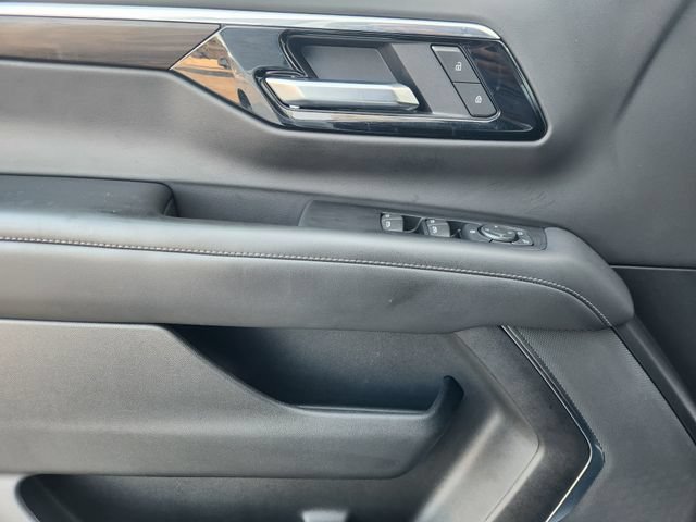 Used 2025 Summit White Chevrolet LS image 24
