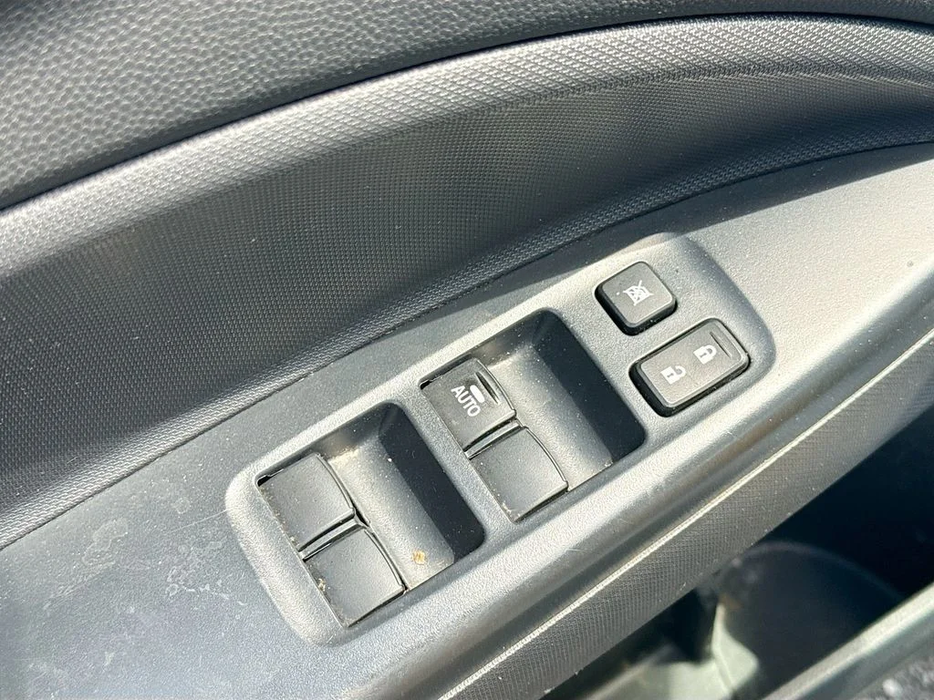 Used 2024  Mitsubishi ES image 19