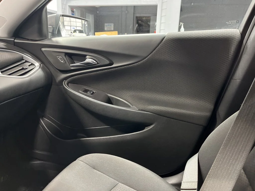 Used 2020 Summit White Chevrolet LS image 15