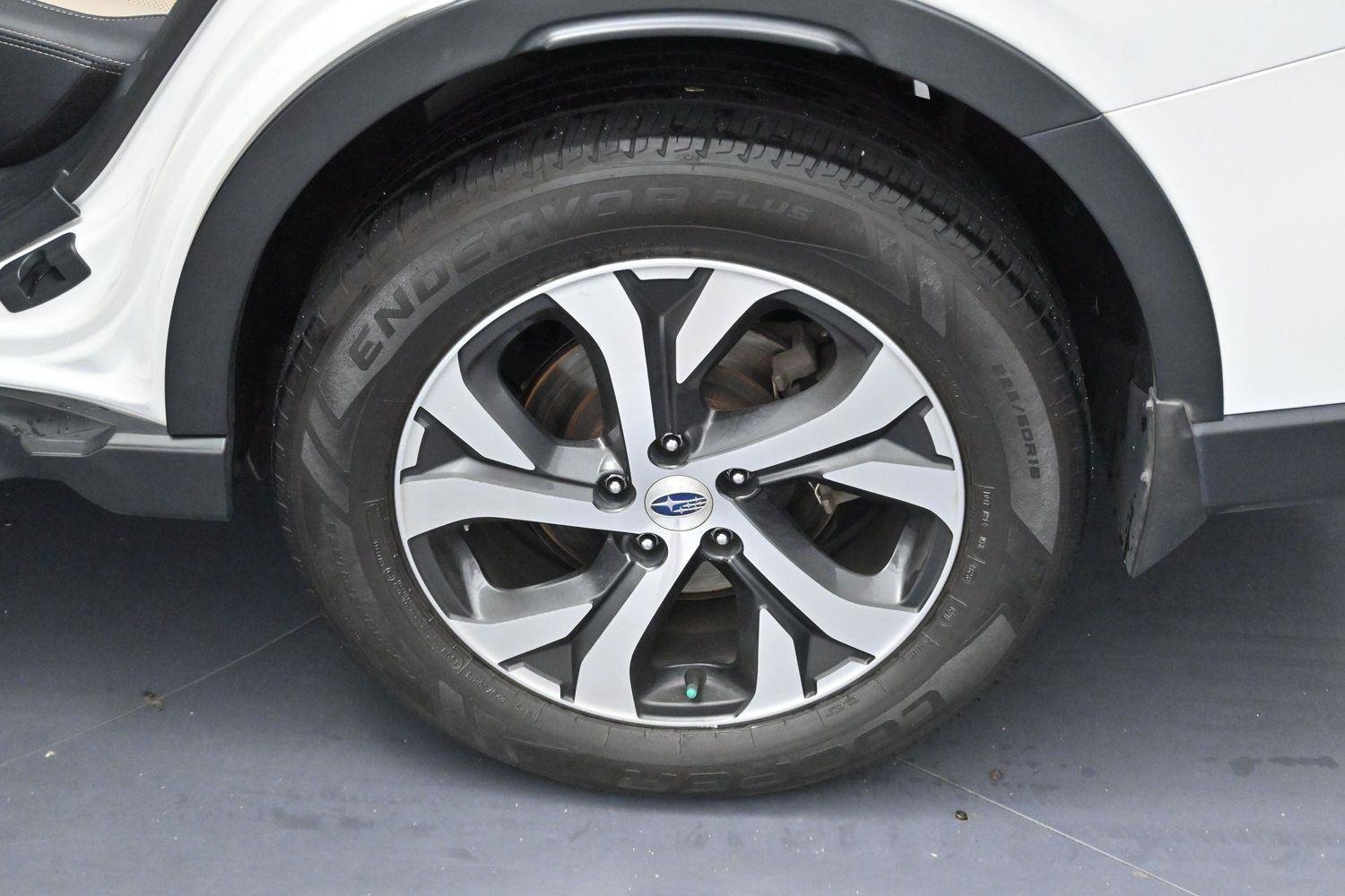 Used 2022 Crystal White Pearl Subaru Limited image 29
