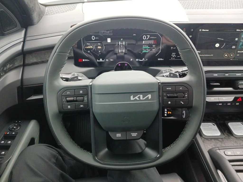 Used 2027 White Kia X-Pro SX-Prestige image 17