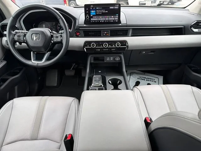 Used 2025 White Honda EX-L image 23