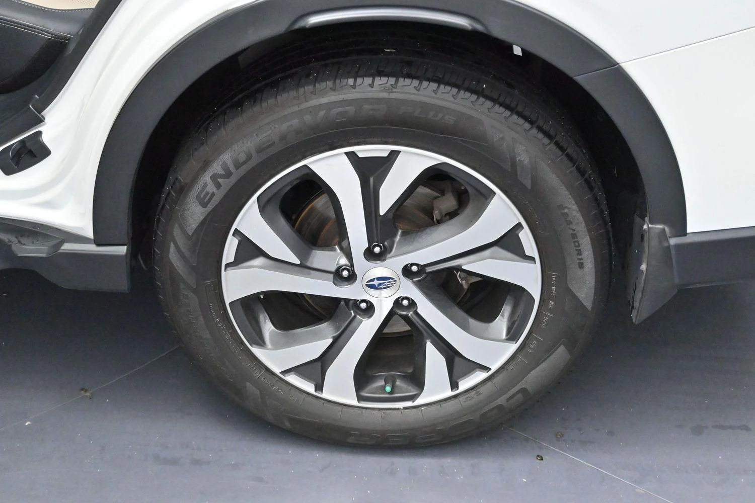 Used 2022 Crystal White Pearl Subaru Limited image 29