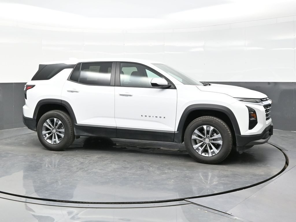 Used 2025 White Chevrolet LT image 8