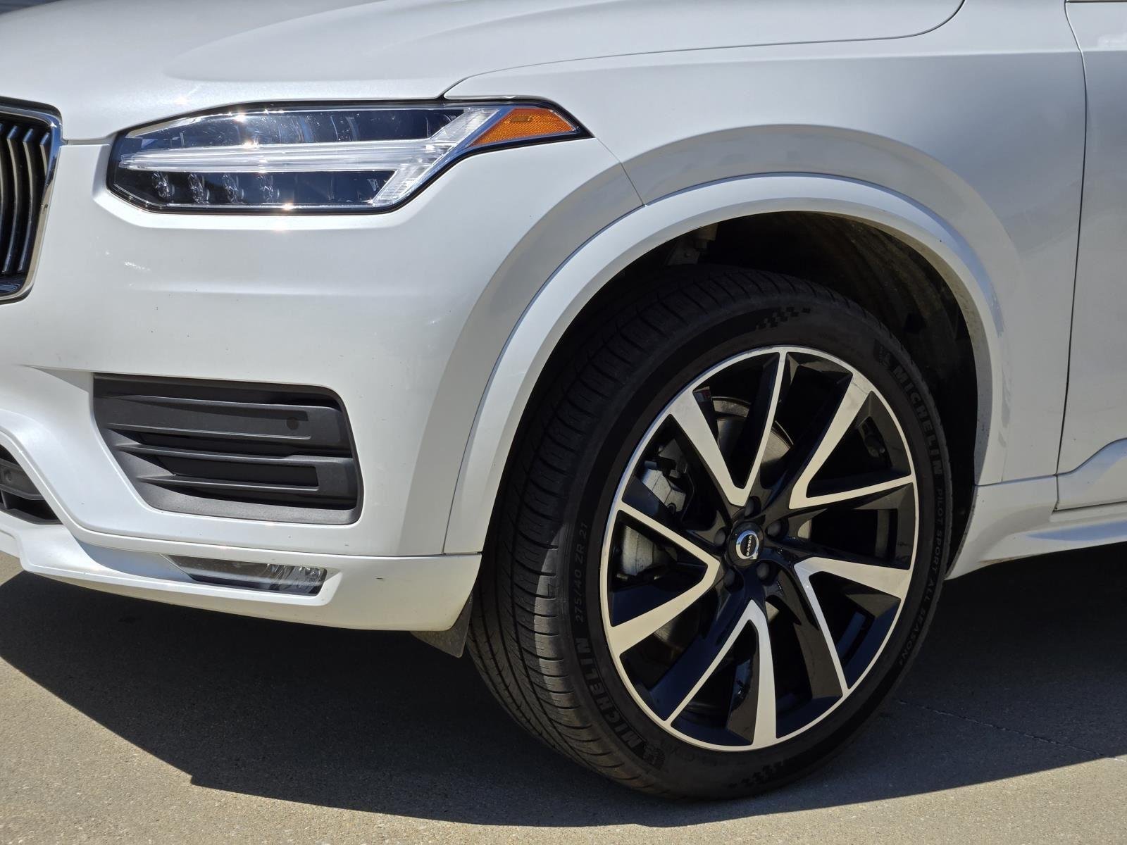 Used 2022 Crystal White Metallic Volvo Momentum image 7