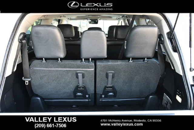 Used 2018 White Lexus 570 image 19