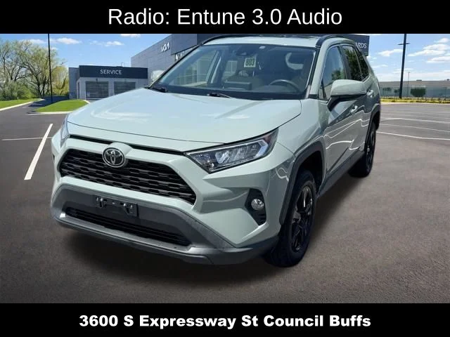 Used 2019 Gray Toyota XLE image 9