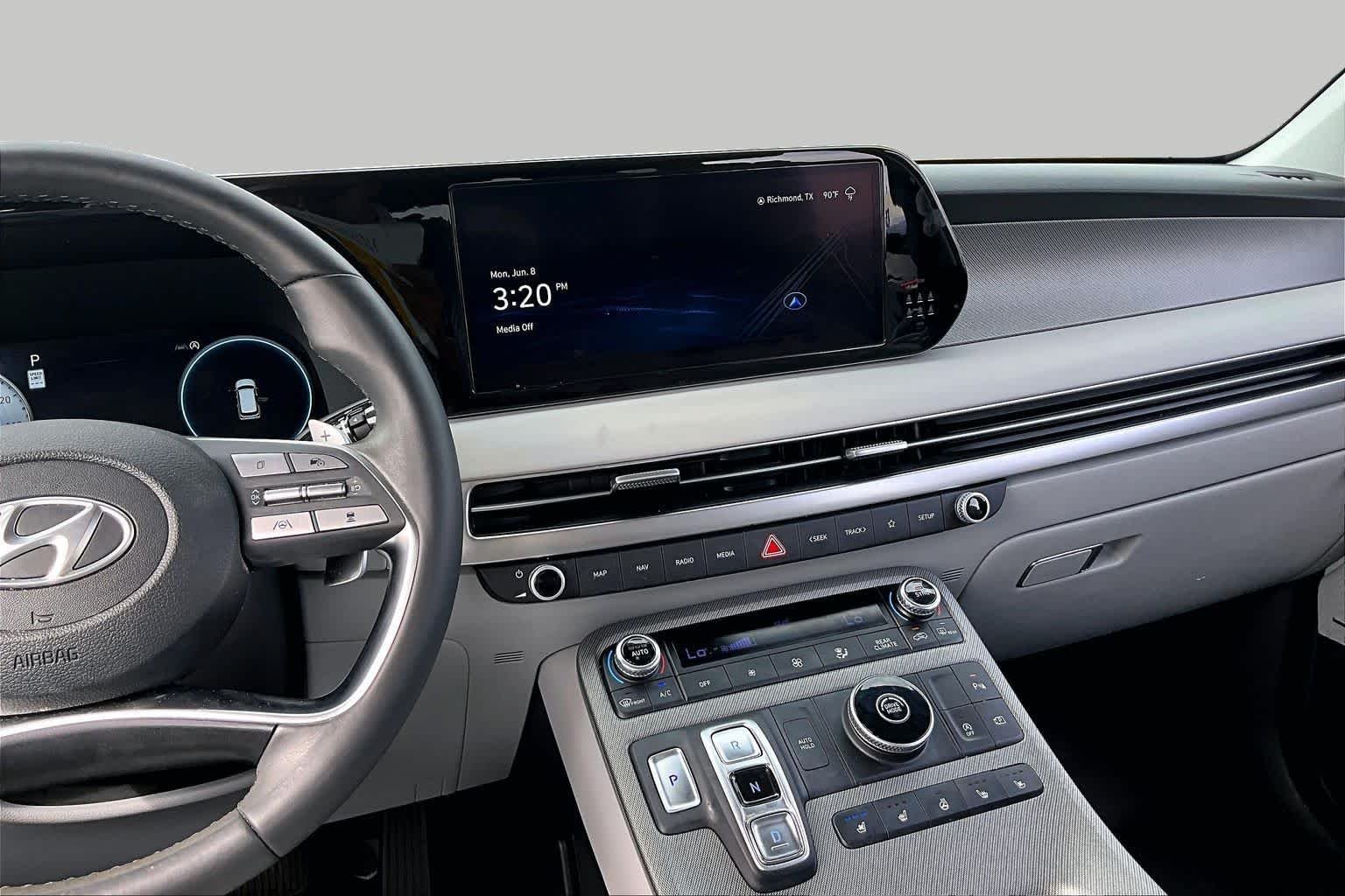 Used 2024 Moonlight Cloud Hyundai SEL 8P image 7