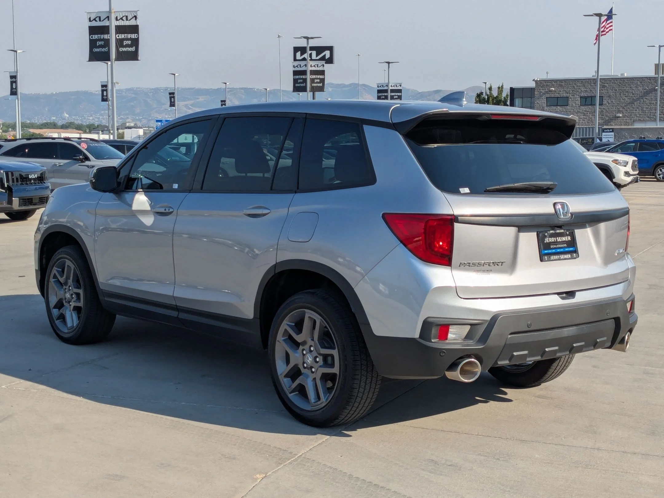 Used 2023 Lunar Silver Metallic Honda EX-L image 4