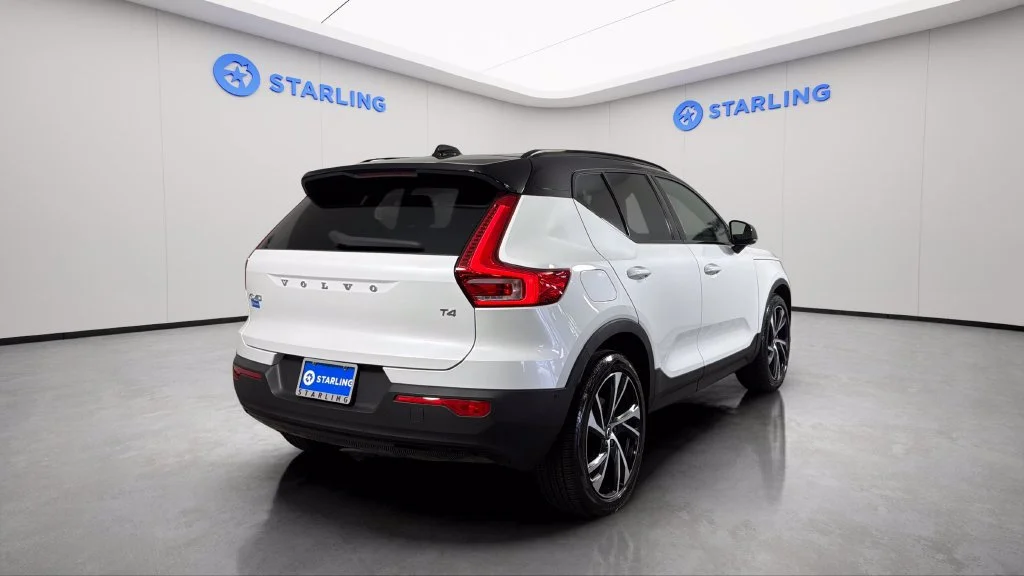 2021 Volvo XC40 R-Design - Photo 8