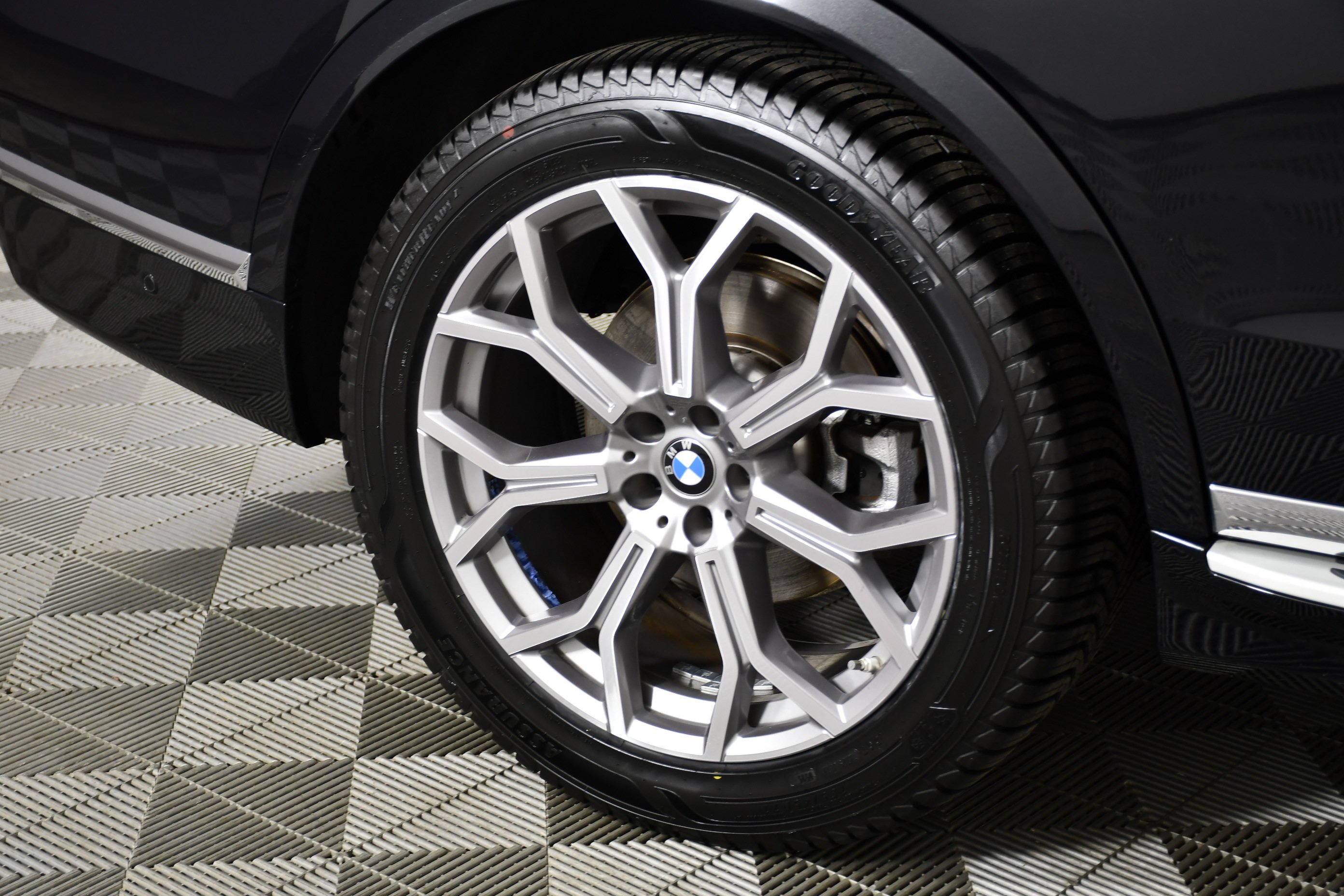 Used 2026 Black Sapphire Metallic BMW xDrive40i image 55