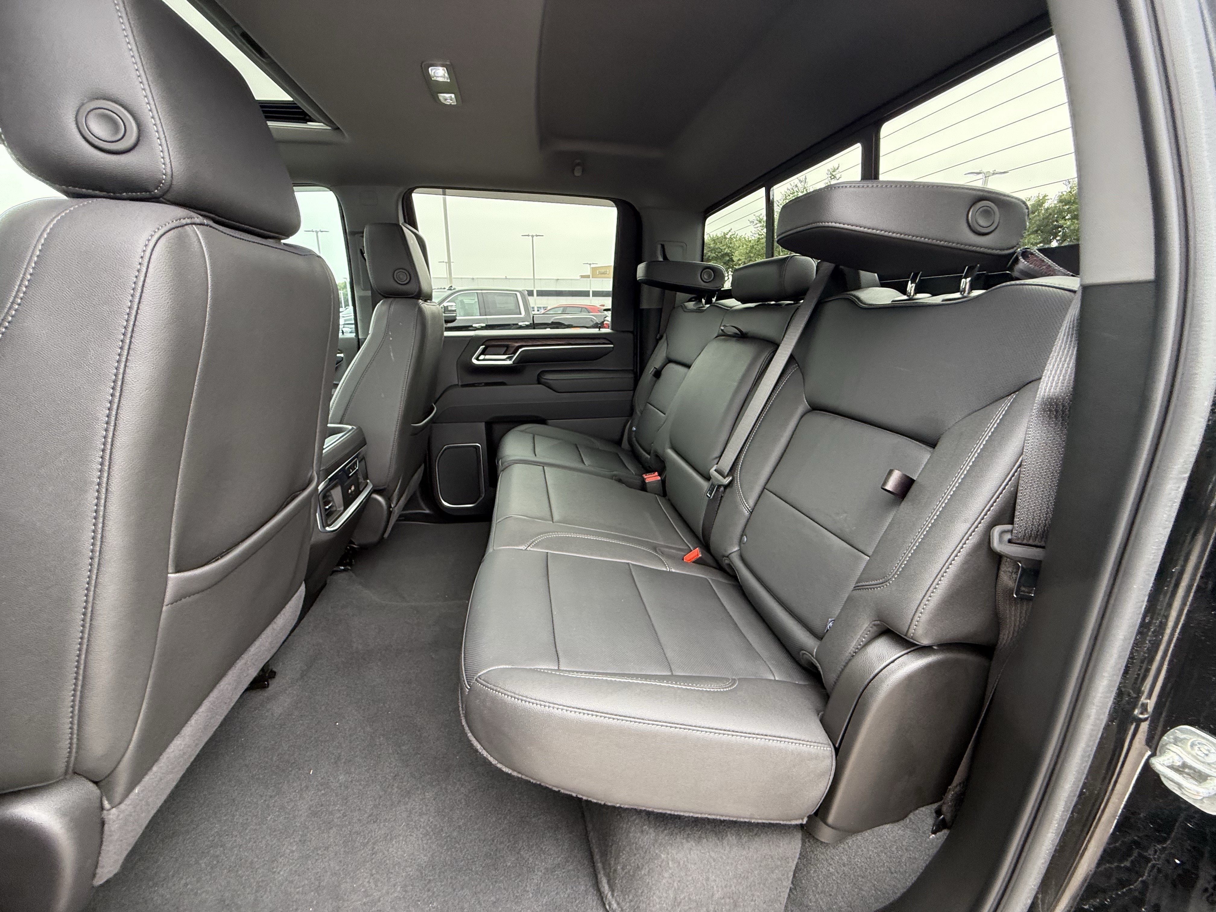 Used 2025 Onyx Black GMC SLT image 28