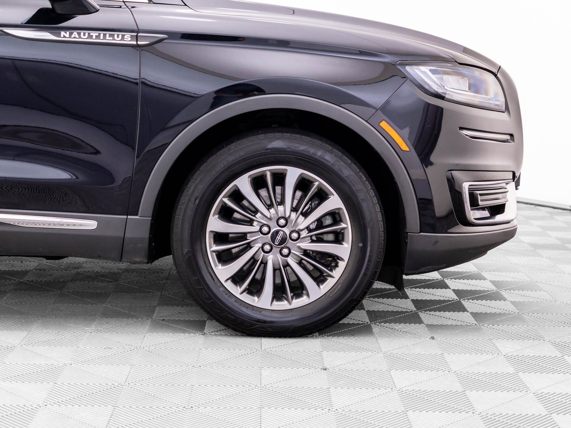 Used 2019 Black Lincoln Select image 35