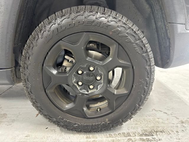 Used 2023 Gray Jeep Trailhawk image 9