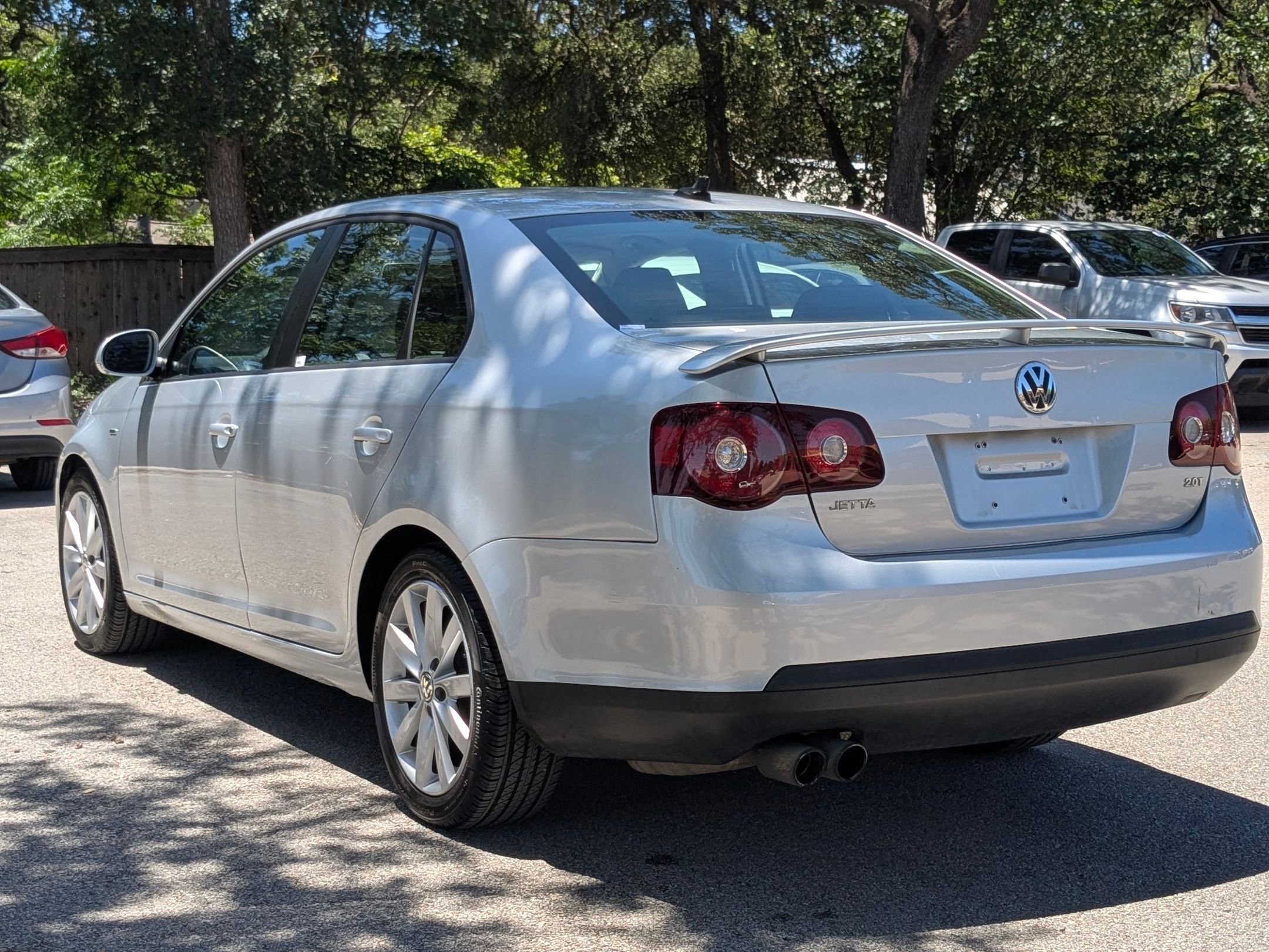 Used 2010 Silver Volkswagen Wolfsburg image 5