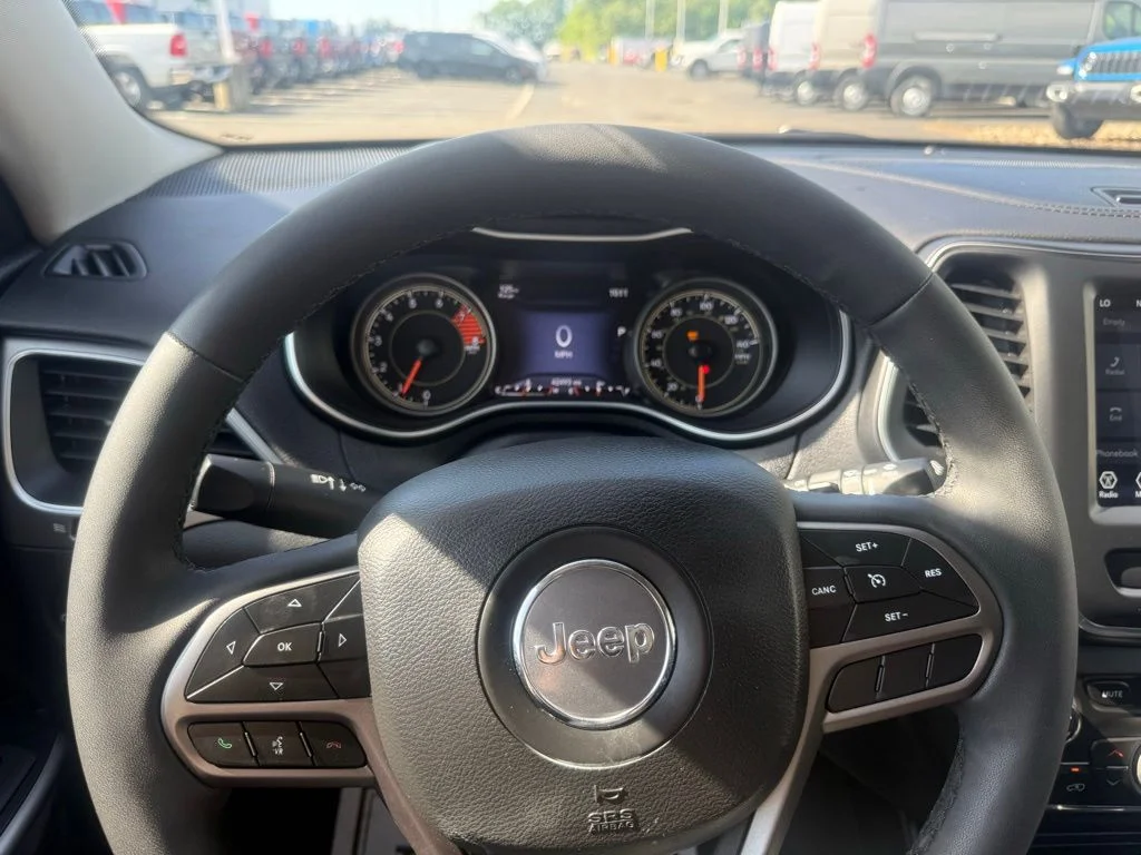 Used 2022 Gray Jeep Latitude Lux image 21