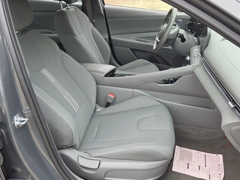 Used 2025 Gray Hyundai SEL Convenience image 16