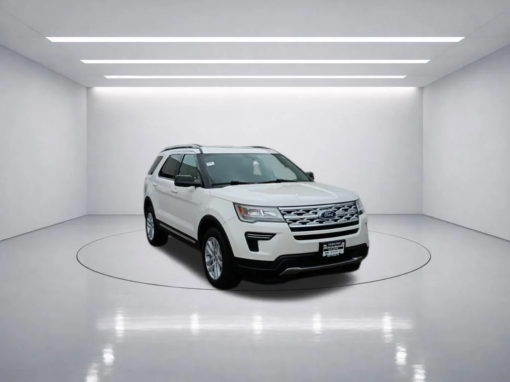 Used 2019 White Platinum Metallic Tri-Coat Ford XLT image 9