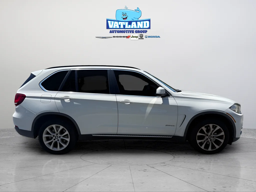 Used 2016 Alpine White BMW sDrive35i image 7