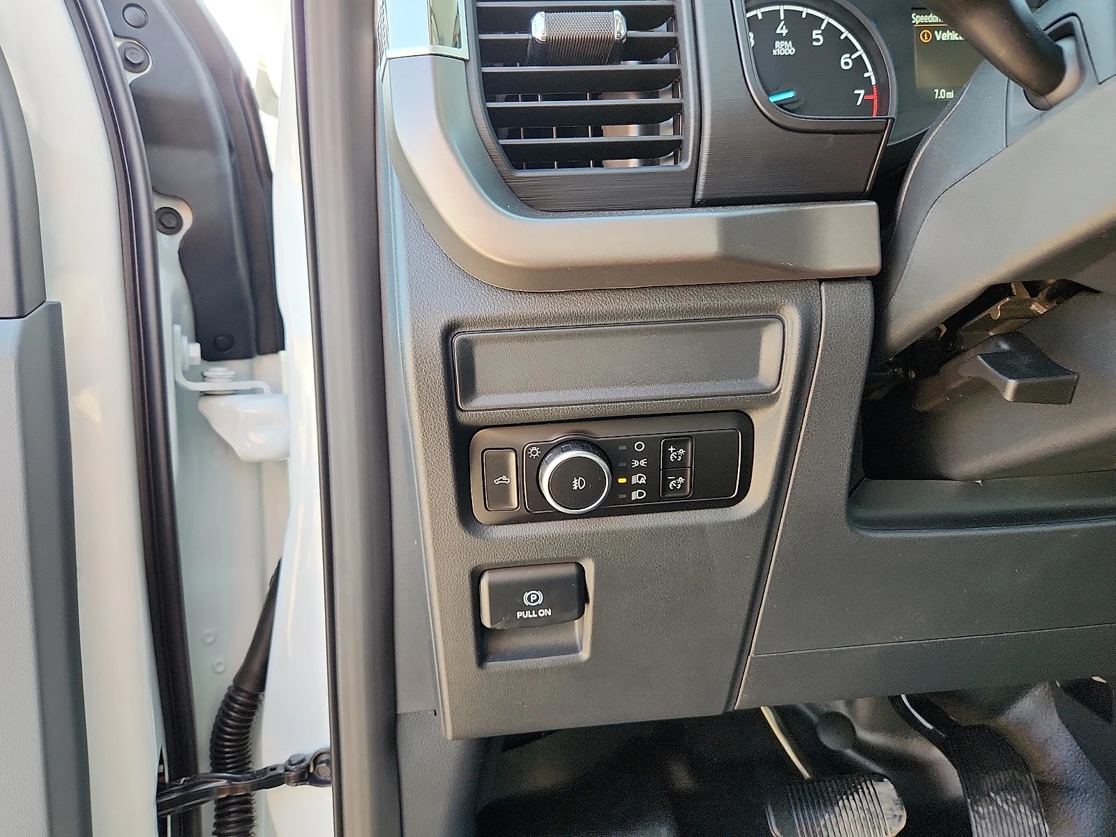 New 2026 Oxford White Ford XL image 16