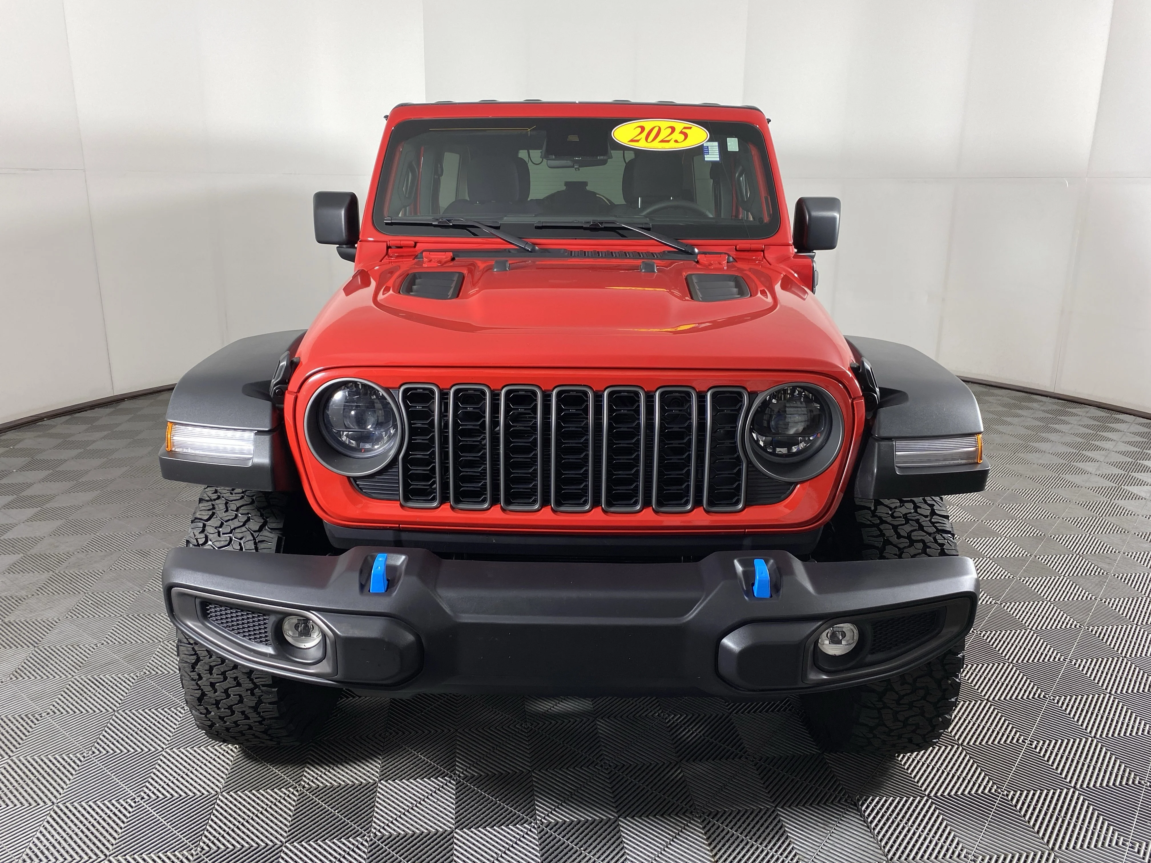 Used 2025 Firecracker Red Clearcoat Jeep Rubicon image 11